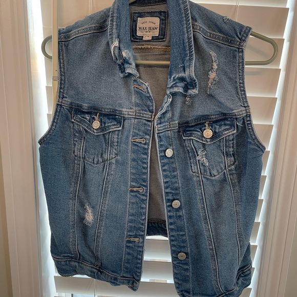 Pick 2 for $20 - Jean sleeveless denim jacket, size large - Picture 3 of 3